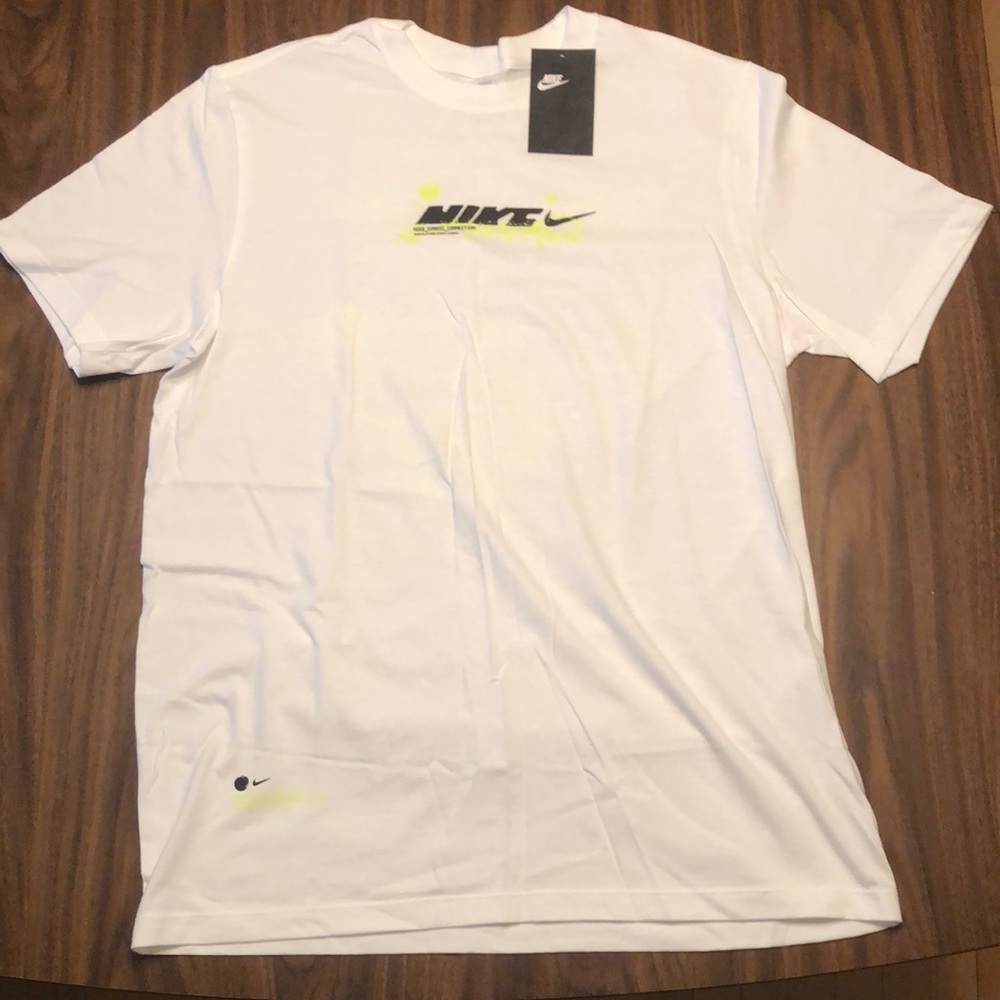 NIKE COSMOC WHITE TEE LARGE